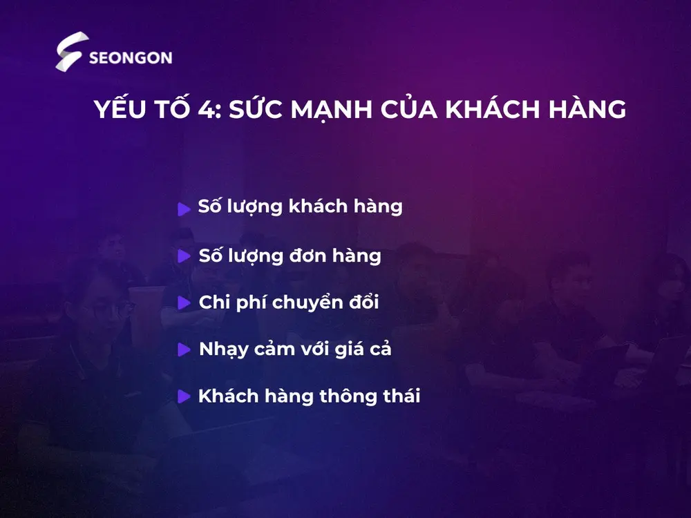 Yếu tố 4: Sức mạnh của khách hàng