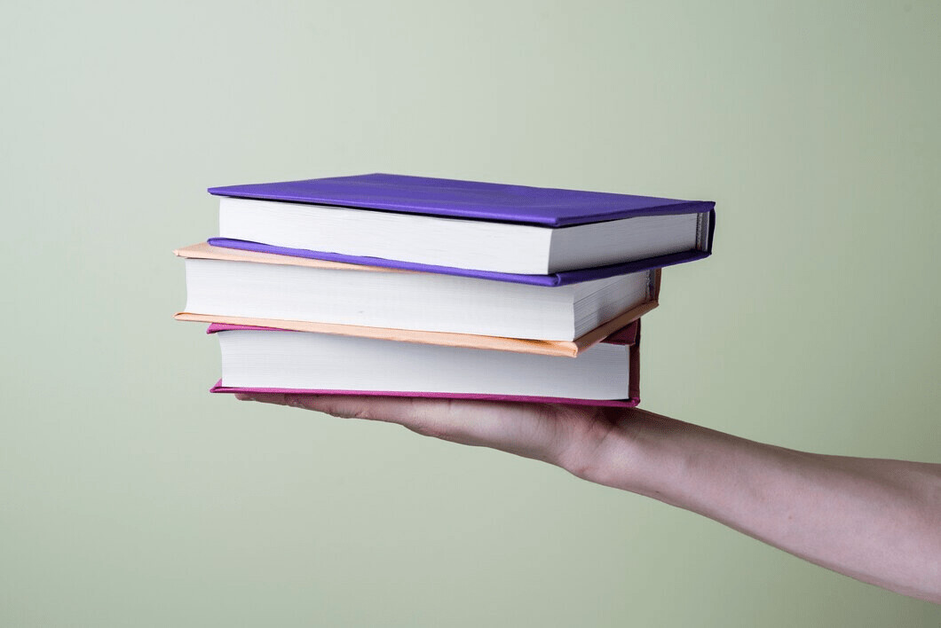 Bạn có thể trau dồi kiến thức và kỹ năng Copywriting qua việc đọc sách