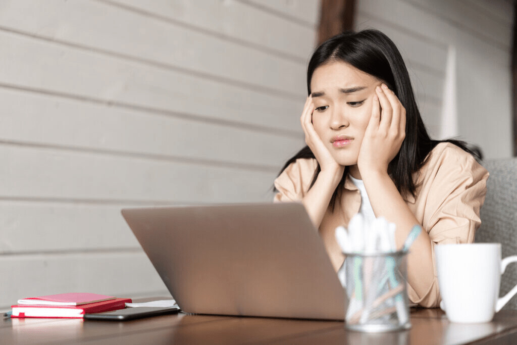Không nên so sánh khách hàng một cách tiêu cực trong Content PAS