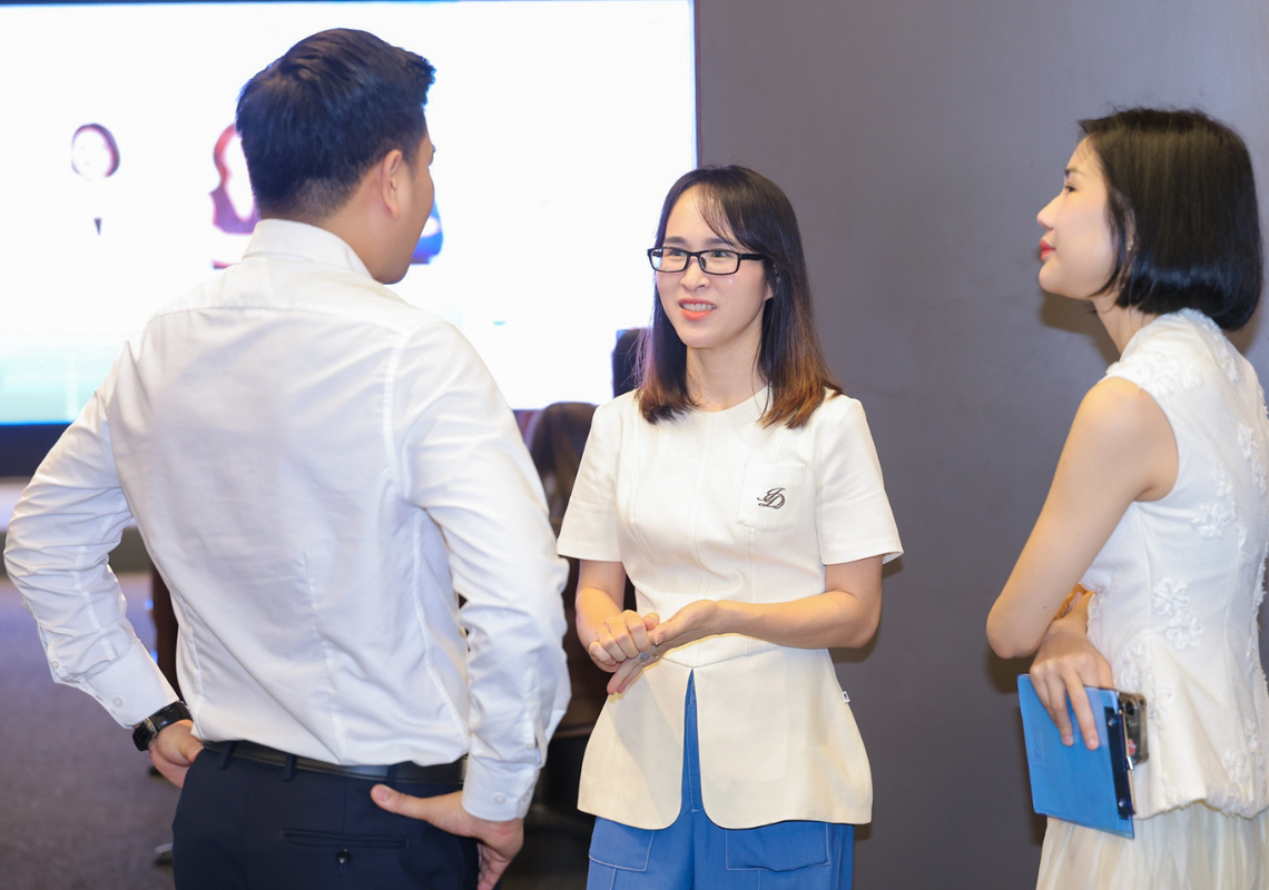 liên hệ với Nguyễn Kim Thúy