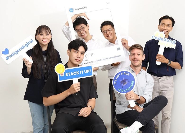 Đội ngũ nhân sự Saigon Digital phát triển các giải pháp AI ứng dụng như AI Search, AI Chatbot và tự động hóa quy trình cho doanh nghiệp.